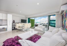 Others 6 QV Water Front Stylish Apt w Aircon1048