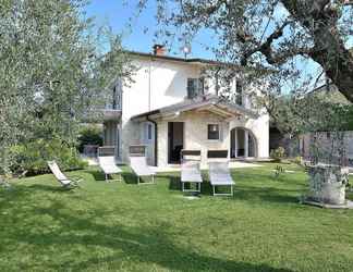 Others 2 Villa Lisi - Sleeps 8 Private Garden in Residence With Pool in Bardolino