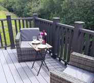 Lain-lain 3 Luxury Shepherds Hut With Spa Hot Tub on Anglesey