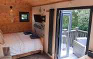อื่นๆ 4 Luxury Shepherds Hut With Spa Hot Tub on Anglesey