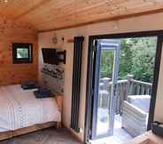 Lain-lain 4 Luxury Shepherds Hut With Spa Hot Tub on Anglesey