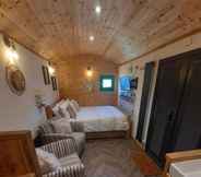 Lain-lain 6 Luxury Shepherds Hut With Spa Hot Tub on Anglesey