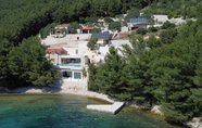 Others 5 Beachfront Villa Brulupes