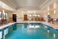 Swimming Pool Hampton Inn & Suites Portland/Hillsboro-Evergreen Park