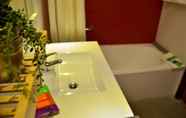 In-room Bathroom 4 HS Milfontes Beach