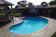 Swimming Pool Werribee Park Motor Inn