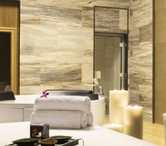 In-room Bathroom 7 Four Points By Sheraton Hefei, Shushan