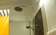 In-room Bathroom 3 Hotel Alakamanda