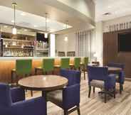 Bar, Cafe and Lounge 4 Embassy Suites Portland/Hillsboro, Oregon