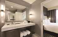 Phòng tắm bên trong 6 Embassy Suites Portland/Hillsboro, Oregon