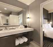 In-room Bathroom 6 Embassy Suites Portland/Hillsboro, Oregon