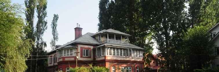 Exterior Colonel's Retreat Kashmir