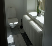 ห้องน้ำภายในห้อง 5 Jönköping Vandrarhem - Hostel