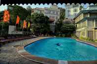 สระว่ายน้ำ Thilanka Hotel