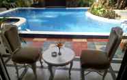 Kolam Renang 5 Pirache Art Hotel & Spa