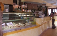 Bar, Cafe and Lounge 6 Il Borgo di Porto Corallo