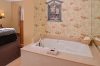 Kolam Renang Country Hearth Inn & Suites Edwardsville St. Louis