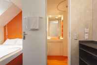 ห้องน้ำภายในห้อง easyHotel Budapest Oktogon