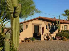 Exterior 4 White Stallion Ranch