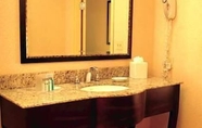 Bilik Mandi dalam Bilik 5 Hampton Inn Philadelphia/Voorhees