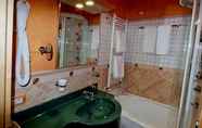 In-room Bathroom 3 Bio Hotel Villa Cecilia