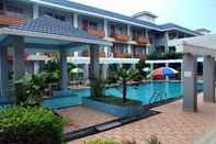 Kolam Renang Blue Lily Beach Resort