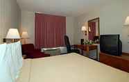 Phòng ngủ 5 Travelers Inn
