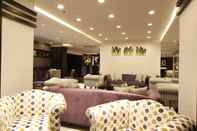 Bar, Kafe dan Lounge Plaza Inn Olaya Hotel