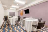 Functional Hall Microtel Inn & Suites by Wyndham Sault Ste. Marie