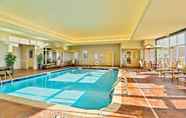 Kolam Renang 5 Hawthorn Suites by Wyndham Dickinson