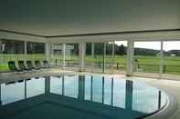 Swimming Pool Reit- und Freizeithotel Friesenhof