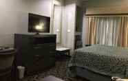 Kamar Tidur 4 Days Inn & Suites by Wyndham Houston North-Spring