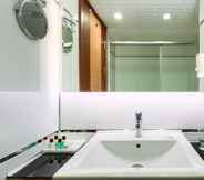 In-room Bathroom 5 Ramada by Wyndham Usak