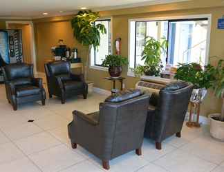 Lobby 2 Days Inn by Wyndham Lakewood South Tacoma