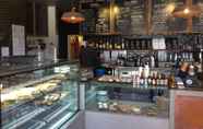 Bar, Kafe, dan Lounge 5 Unilodge at UC Short Stays