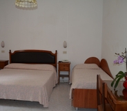 Kamar Tidur 6 Hotel Maronti