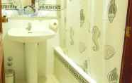 Toilet Kamar 6 Majliss Hotel