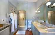 In-room Bathroom 6 La Bastide Saint Antoine