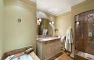 In-room Bathroom 7 La Bastide Saint Antoine