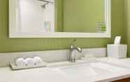 In-room Bathroom 6 Home2 Suites by Hilton Pittsburgh Cranberry