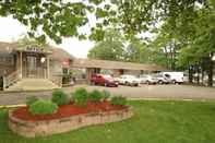 Exterior Skyline Motel