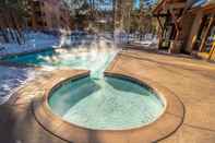 Swimming Pool Lances West by Ski Country Resorts