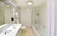 In-room Bathroom 7 Hotel Svea, Sure Hotel Collection by Best Western