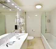 In-room Bathroom 7 Hotel Svea, Sure Hotel Collection by Best Western
