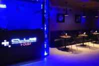 Bar, Kafe dan Lounge Meenakshi's Sunshine Hotel