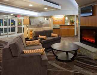 Lobi 2 AmericInn by Wyndham Waupun