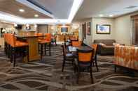 Bar, Kafe dan Lounge AmericInn by Wyndham Waupun