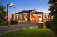 Exterior Days Inn by Wyndham Stouffville