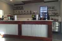 Bar, Cafe and Lounge Peninsula Nelson Bay Motel and Serviced Apartments