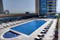 Swimming Pool Wyndham Grand Istanbul Levent